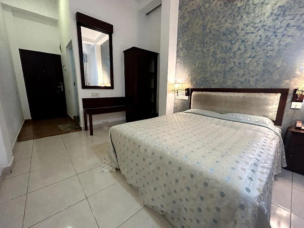 K And K Country Resort Minuwangoda 3*,