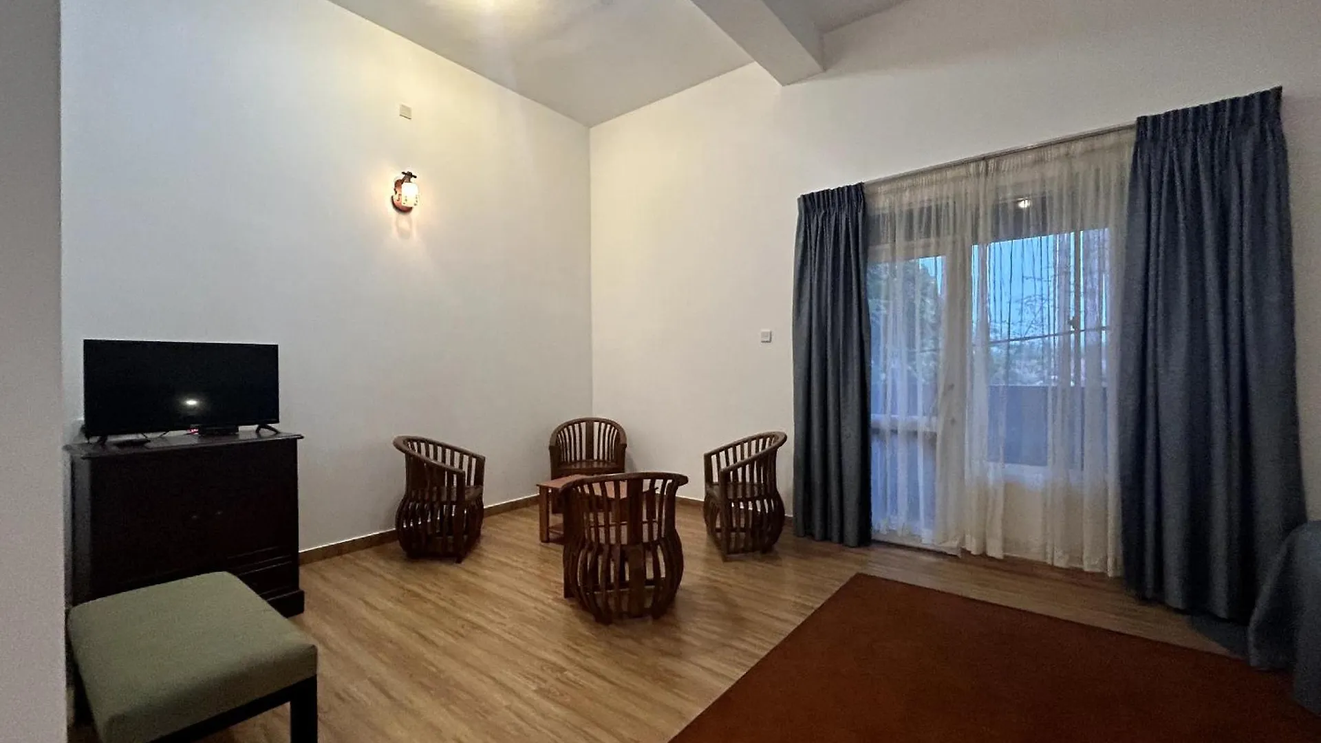 K And K Country Resort Minuwangoda 3*,