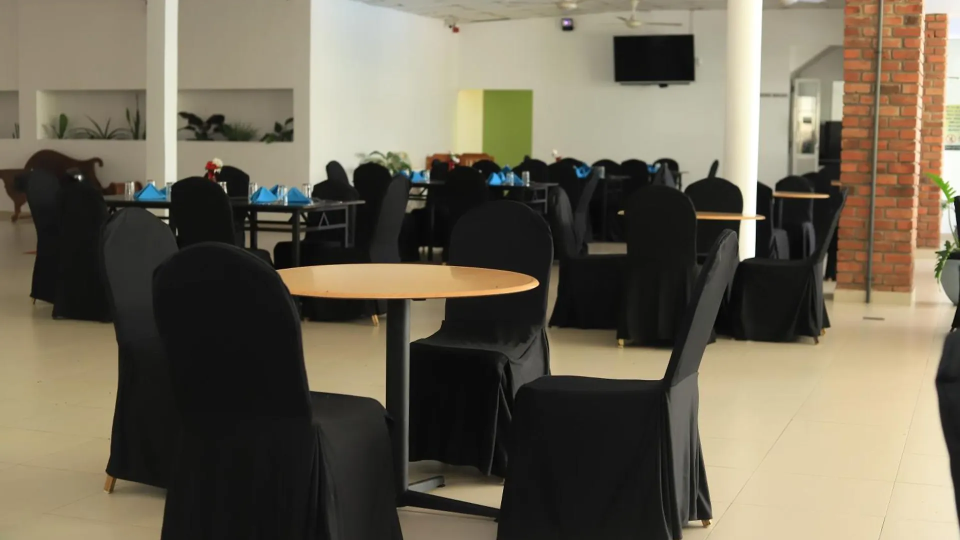 Hotel K And K Country Resort Minuwangoda