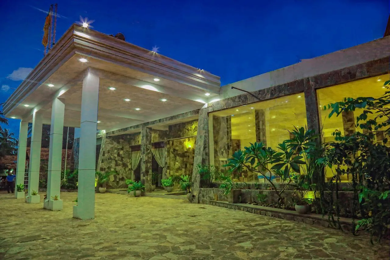 K And K Country Resort Minuwangoda 3*,